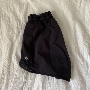 Lululemon Black Hotty Hots 2 Tall 4”